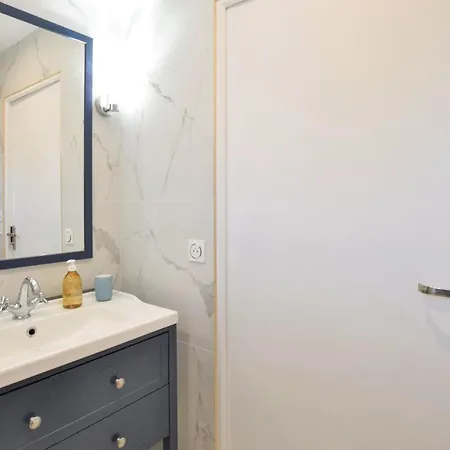 公寓 1 Bedroom Gorgeous In 卡布尔