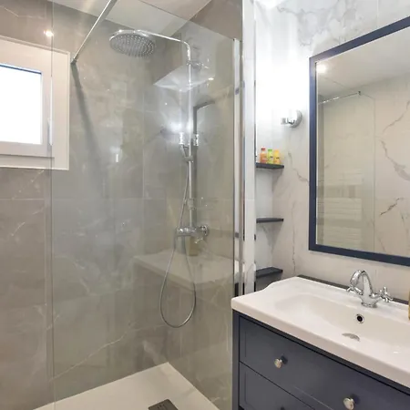 1 Bedroom Gorgeous In *