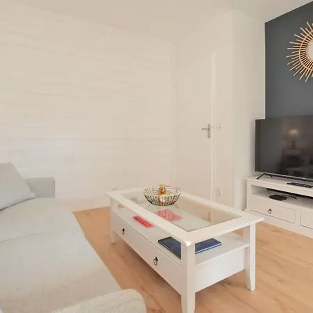 Apartment 1 Bedroom Gorgeous In